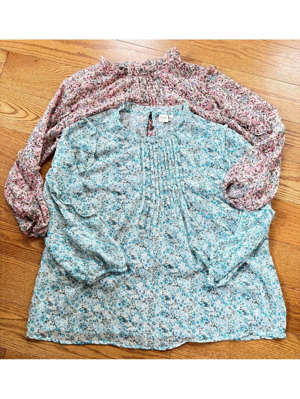 🌸 2 Floral Blouses for 1 Price 🌸 Lightweight Summer Bundle | Large - Picture 2 of 9